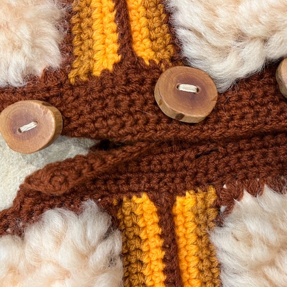 Cozy Kids' Shearling Vest with Brown Accents - Picture 3 of 5